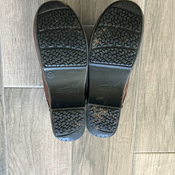 Size 38 Dansko Tooled Leather Clogs - Picture 10 of 12